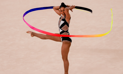 Babi Domingos na disputa da fita no Grand Prix de Thiais de ginástica rítmica