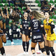 Jogadoras do Brasília comemoram vitória diante do Sesi Bauru na Superliga de vôlei feminino