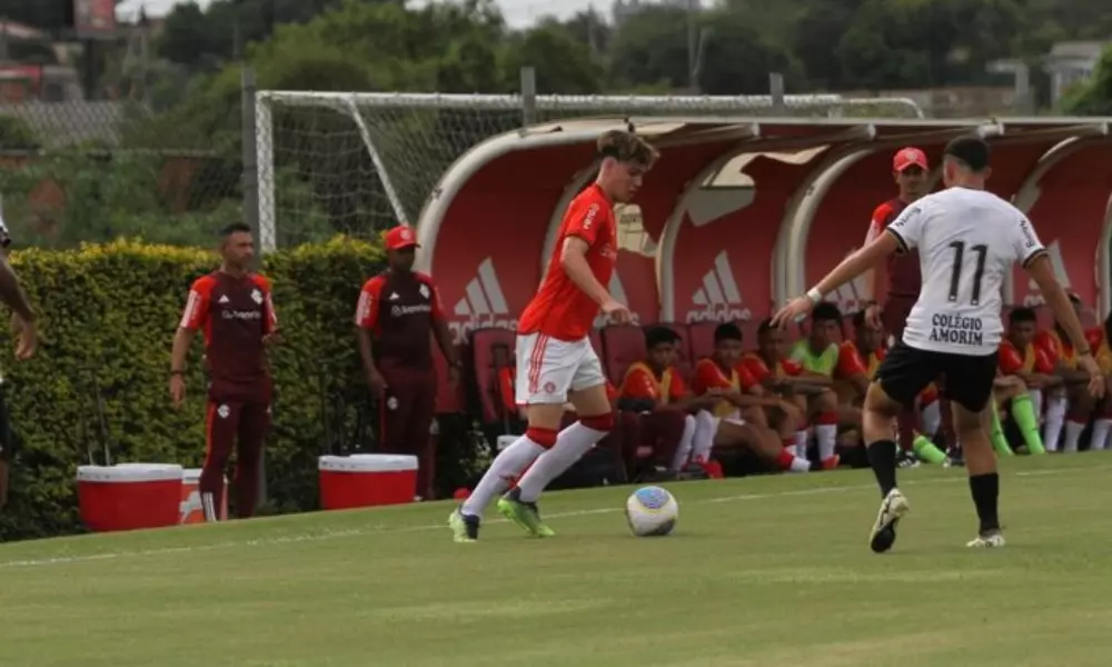 Internacional e Corinthians em partida da Copa do brasil sub-17 de futebol masculino