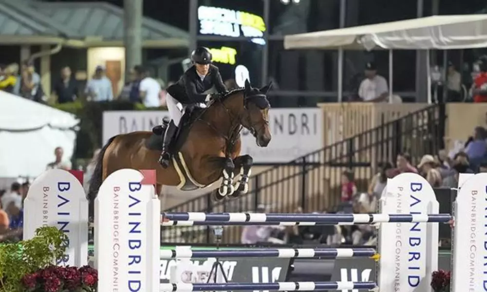 Luciana Lossio em ação no GP de Wellington de saltos (Foto: Sportfot)