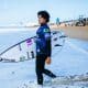 Gabriel Medina entrando na água na etapa de Peniche do Circuito Mundial (Thiago Diz/World Surf League)