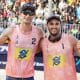 André e George comemorando vitória na etapa de Recife do Circuito Brasileiro de vôlei de praia (Maurício Val/FV Imagens/CBV)
