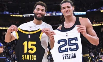 Brasileiros Mãozinha e Gui Santos trocando camisas após partida pela NBA (Foto: Reprodução/X/CBB)