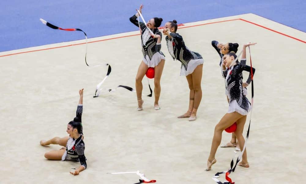 Equipe do Brasil atuando na prova do conjunto misto (Miriam Jeske/COB)