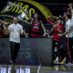 banco do Flamengo comemorando em partida contra o Obras Sanitarias na BCLA