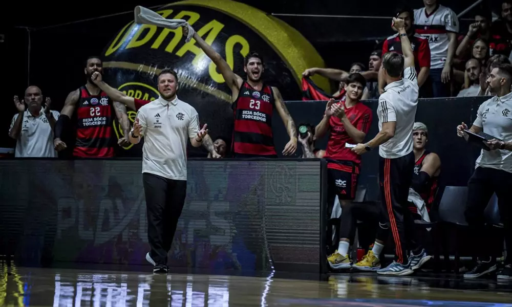 banco do Flamengo comemorando em partida contra o Obras Sanitarias na BCLA