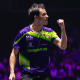 Hugo Calderano vibra após jogo contra Fan Zhendong no WTT Champions Incheon de tênis de mesa