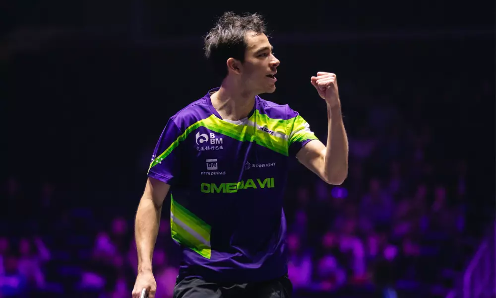 Hugo Calderano vibra após jogo contra Fan Zhendong no WTT Champions Incheon de tênis de mesa