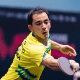 Hugo Calderano em ação no WTT Champions de Incheon de tênis de mesa; junto com Bruna Takahashi