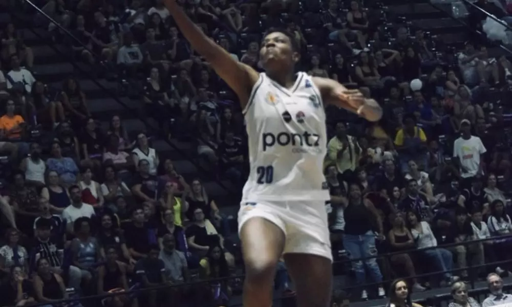 Juliana Souza em partida do São José pela LBF