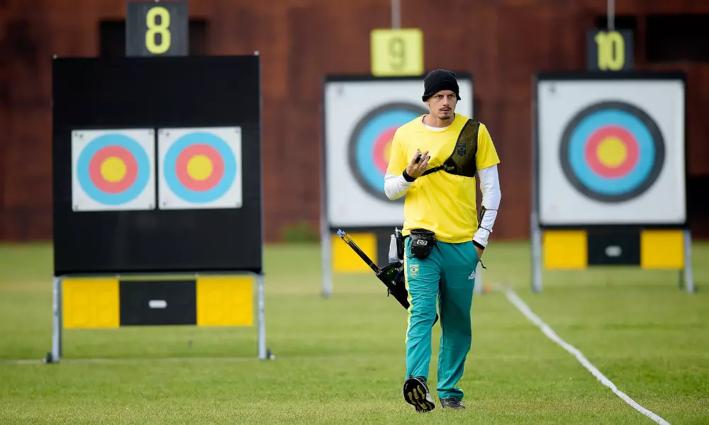 Marcus D'Almeida logo após disputa do WRE Brasil de tiro com arco