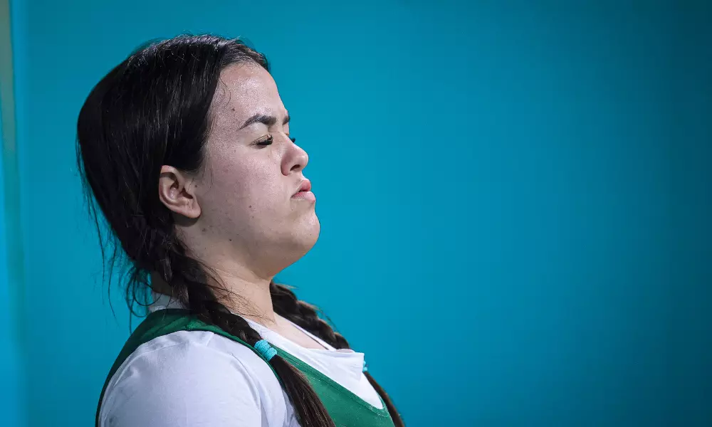 Mariana D'Andrea antes de competir na Copa do Mundo de Dubai de halterofilismo