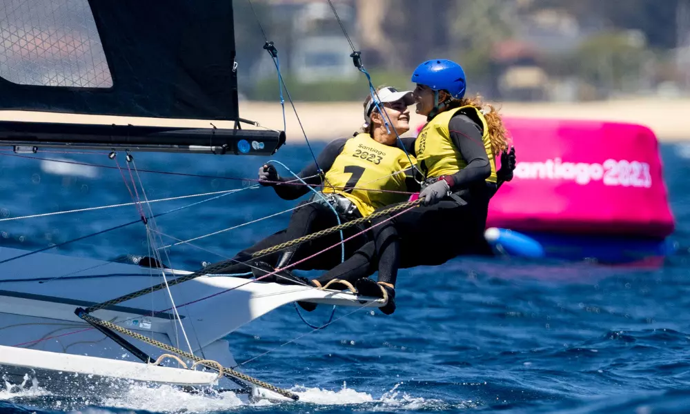 Martine Grael e Kahena Kunze durante disputa da vela no Troféu Princesa Sofía