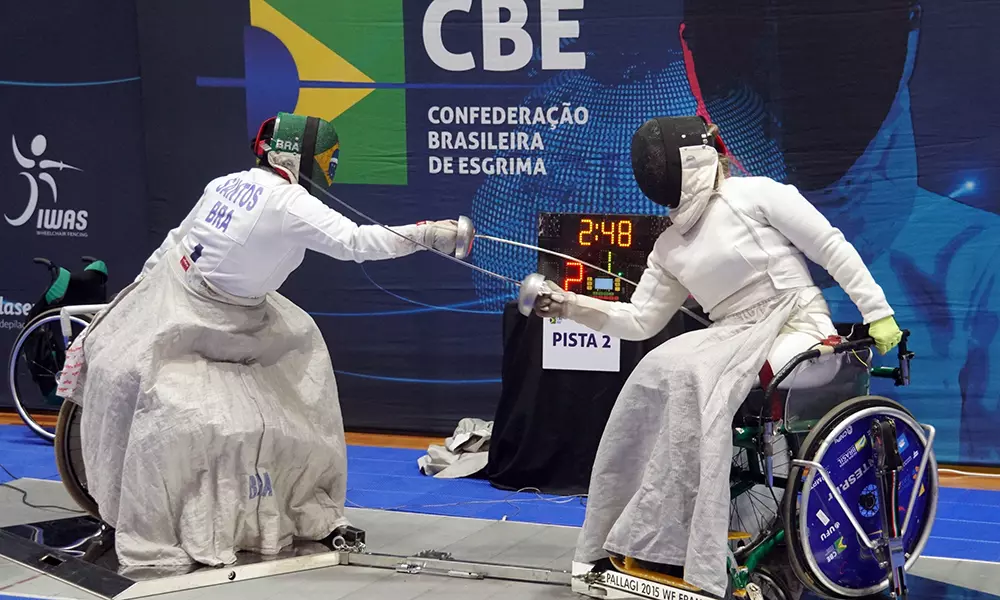 Na imagem,Mônica Santos (esq.) faturou dois ouros nesta terça.