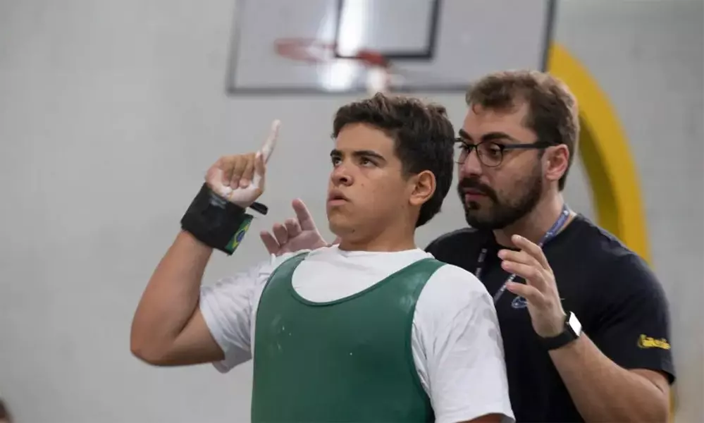 Na imagem, o halterofilista Murilo Nascimento, 17, foi um dos destaques do Meeting Paralímpico de Curitiba.