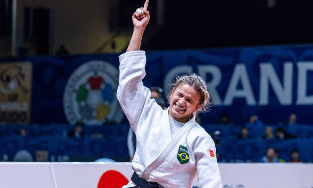 Larissa Pimenta comemora ouro no Grand Prix da Áustria de judô