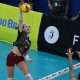 Uzelac, do Fluminense, ataca no jogo contra o Praia Clube na Superliga Feminina