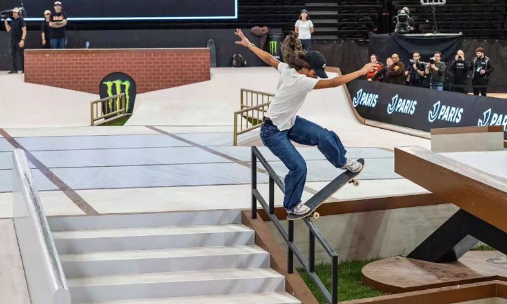 Rayssa Leal em ação no Pro Tour de Dubai de skate street; Marina Gabriela rodou
