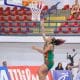 Na imagem, jogadora do time do Sampaio Basquete fazendo a bandeja.