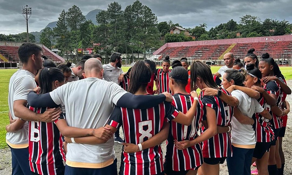 Na imagem, time do São Paulo Sub-20 reunido após a goleada.