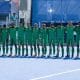 Na imagem, Seleção Brasileira masculina de Hóquei sobre a grama perfilada para o Hino Nacional.