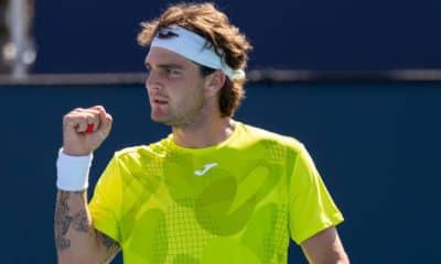 Na imagem, Thiago Wild vibrando com a vitória no Masters 1000 de Miami.