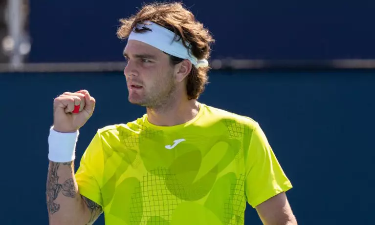 Na imagem, Thiago Wild vibrando com a vitória no Masters 1000 de Miami.