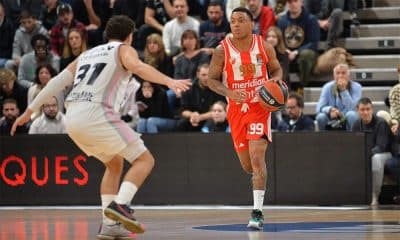 Na imagem, Yago dos Santos conduzindo o Estrela Vermelha para o ataque Euroliga de basquete masculino