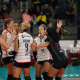 Jogadoras do Sesc Flamengo comemoram ponto em partida contra o Barueri em partida da Superliga Feminina de vôlei