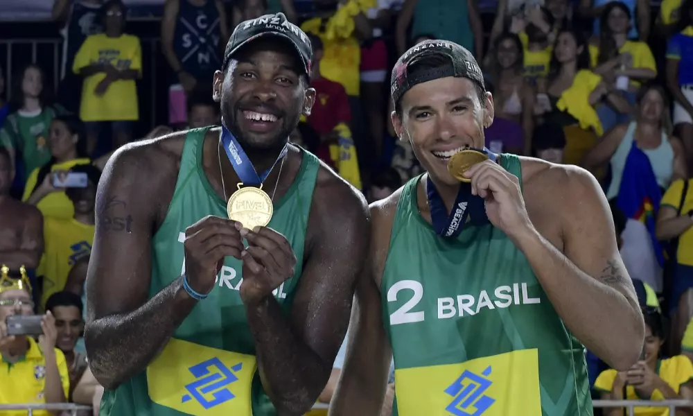 Evandro e Arthur no Challenge do Recife de vôlei de praia
