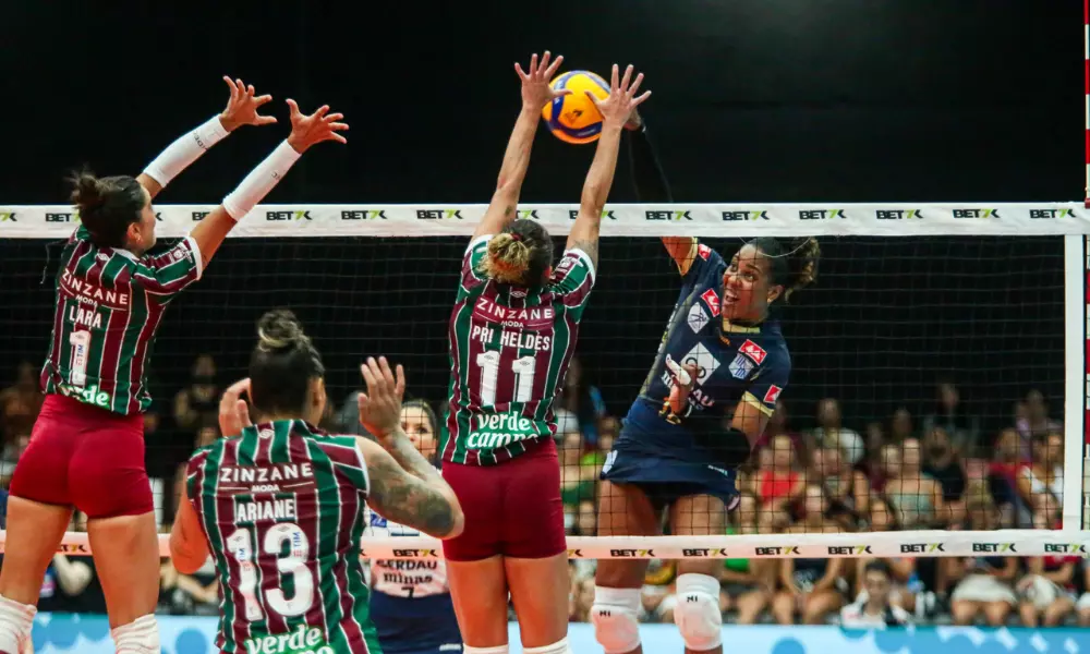 Penã, do Minas, ataca contra o bloqueio do Fluminense