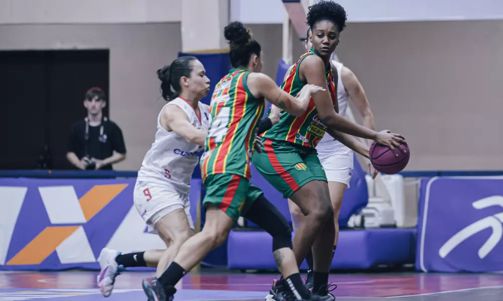 Jogadoras do Sampaio Basquete em ação na LBF