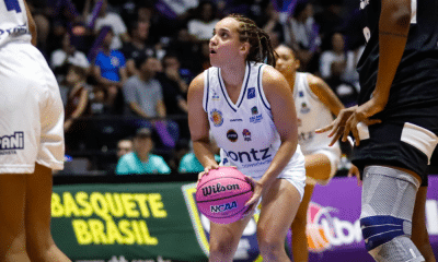 Letícia Tita, do São José, anotou 12 pontos contra o Corinthians no primeiro jogo da LBF