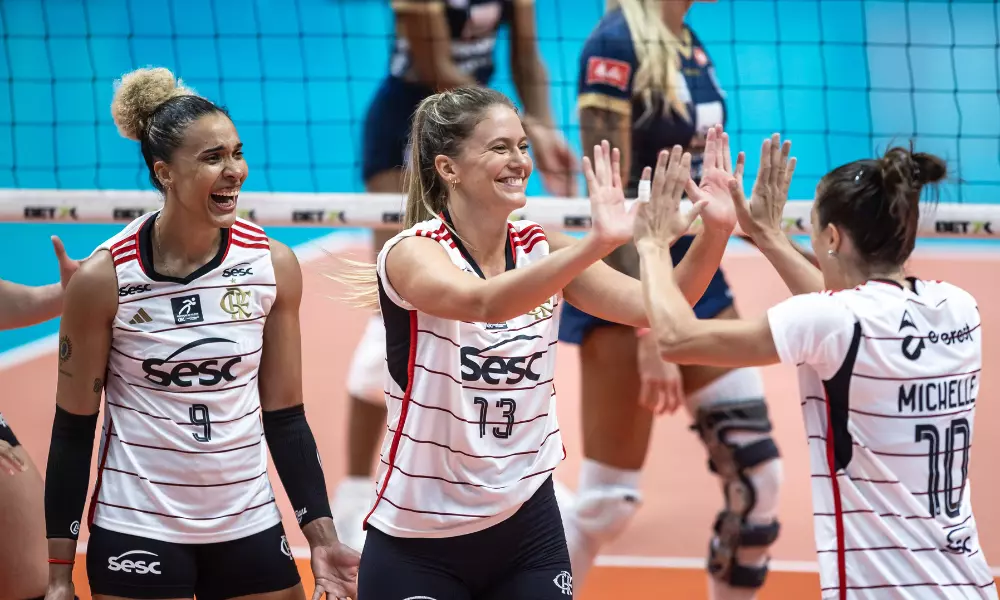 Jogadoras do Sesc Flamengo comemoram ponto contra o Minas na Superliga Feminina