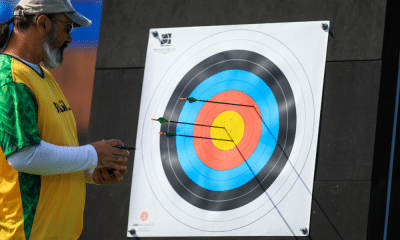 Jane Karla e Reinaldo Vagner na disputa do tiro com arco paralímpico em Dubai