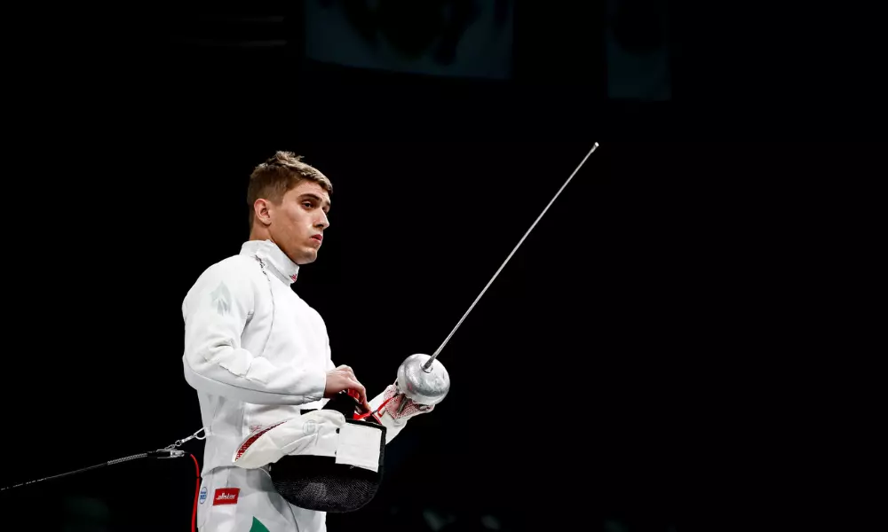 Alexandre Camargo em ação no Pré-Olímpico das Américas de esgrima; CBE pede que ele fique com vaga olímpica