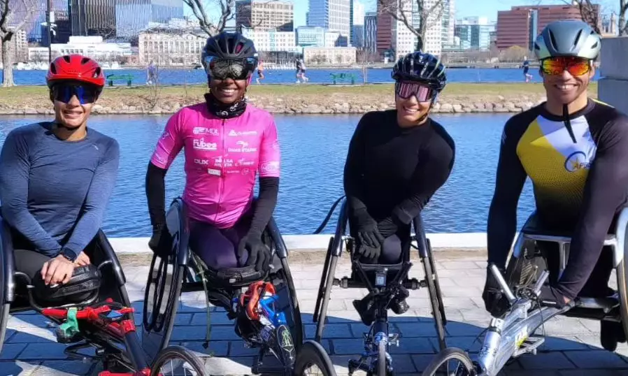 Na imagem, Vanessa Cristina, Aline Rocha e Carlos Pierre de Jesus, que competiram na Maratona de Boston.