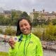 Na imagem, Ana Sátila mostrando sua medalha na Itália.