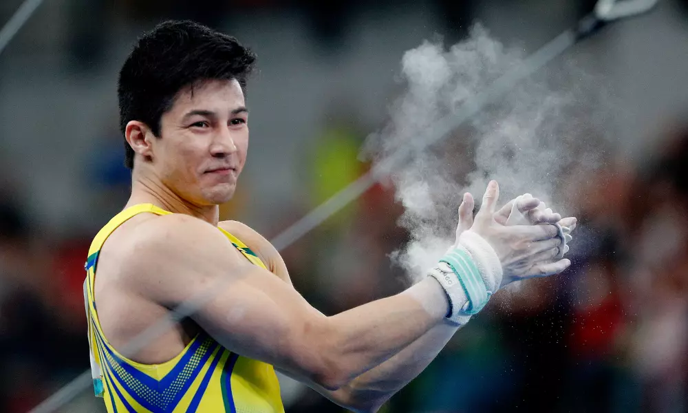 Arthur Nory após se apresentar na final da barra fixa na Copa do Mundo de Doha de ginástica artística, em que tentou vaga olímpica