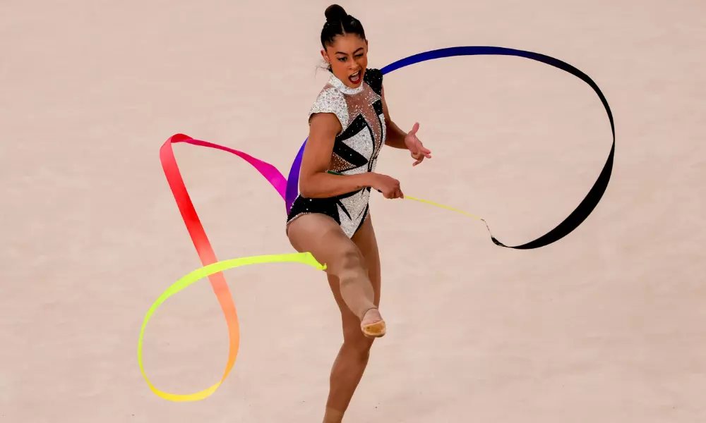 Babi Domingos durante participação na fita da Copa do Mundo de ginástica rítmica; Maria Alexandre também competiu