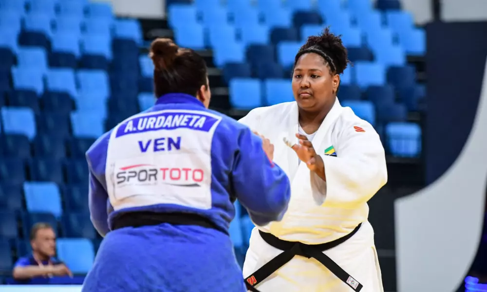 Beatriz Souza,  de judogi branco, em duelo contra  venezuelana no Campeonato Pan-Americano e da Oceania de judô