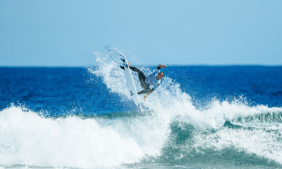 Caio Ibelli fazendo aéreo na etapa de Margaret River da WSL; ele e Samuel Pupo avançaram