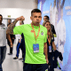 Daniel Cargnin faz muque com o braço antes de competir no Pan-Americano e Oceânico de judô
