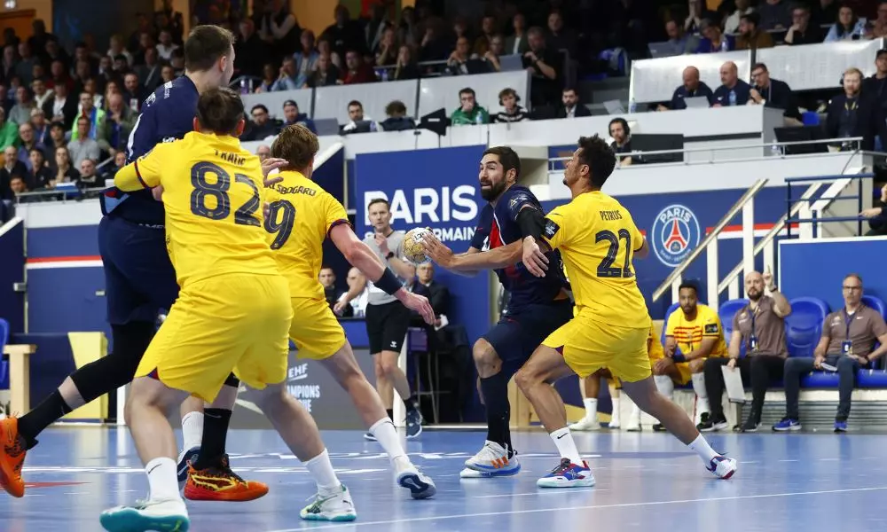 Confronto entre Barcelona e PSG, válido pelas quartas de final da Champions League (Reprodução/Twitter/@FCBhandbol)