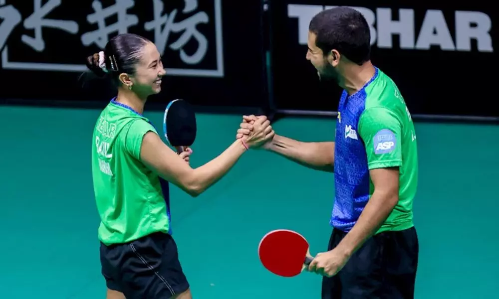 Giulia Takahashi e Guilherme Teodoro vibrando juntos (Miriam Jeske/CBTM)