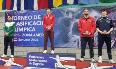 Brasileiro Alexandre Camargo no pódio do Pré-Olímpico das Américas de esgrima (Divulgação/CBE)