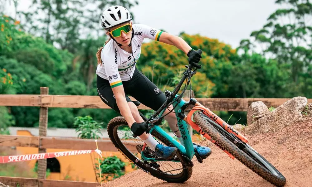 Giuliana Morgen em ação no ciclismo mountain bike (Foto: Cesar Delong)