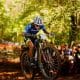 Sabrina Oliveira em ação na etapa de Araxá da Copa do Mundo de ciclismo mountain bike (Foto: @alemaosilvafoto)