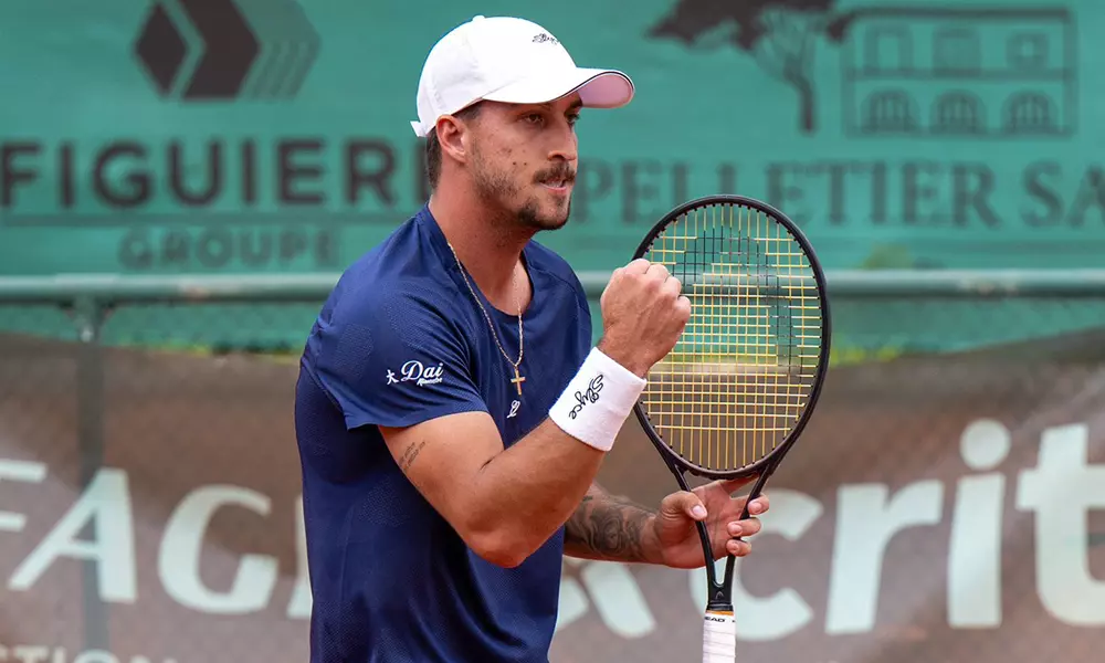 Na imagem, Felipe Meligeni comemorando vitória na França. Wimbledon