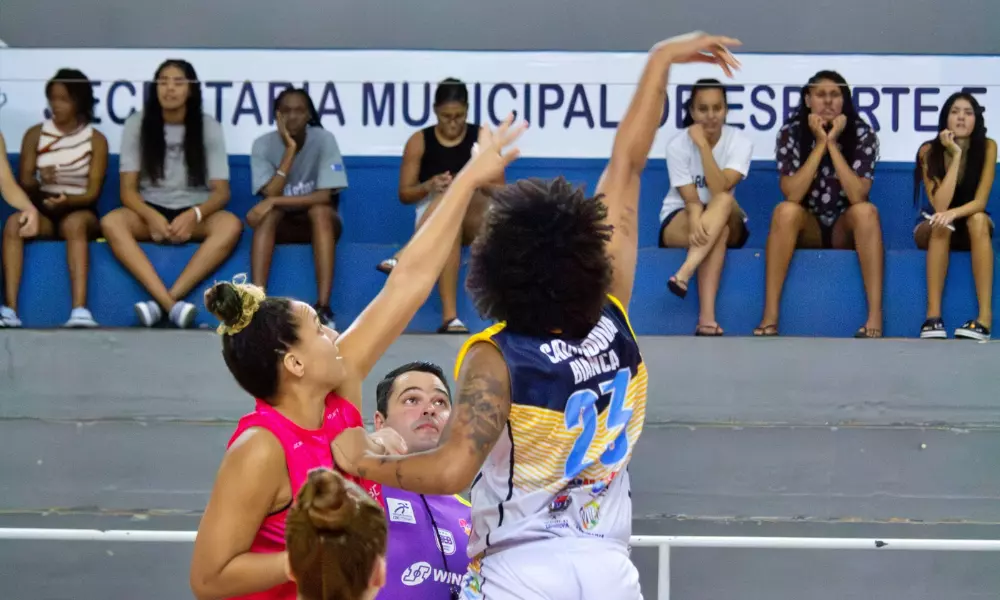 Glenda Cruz em jogo Blumenau x Bax Catanduva pela LBF
